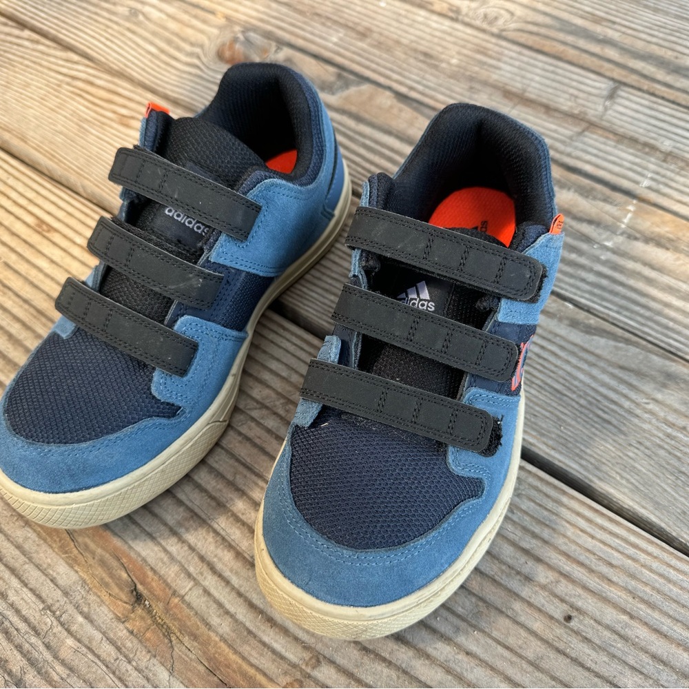 Kids Five Ten Biking Shoes, size Y 5, Blue, Adidas